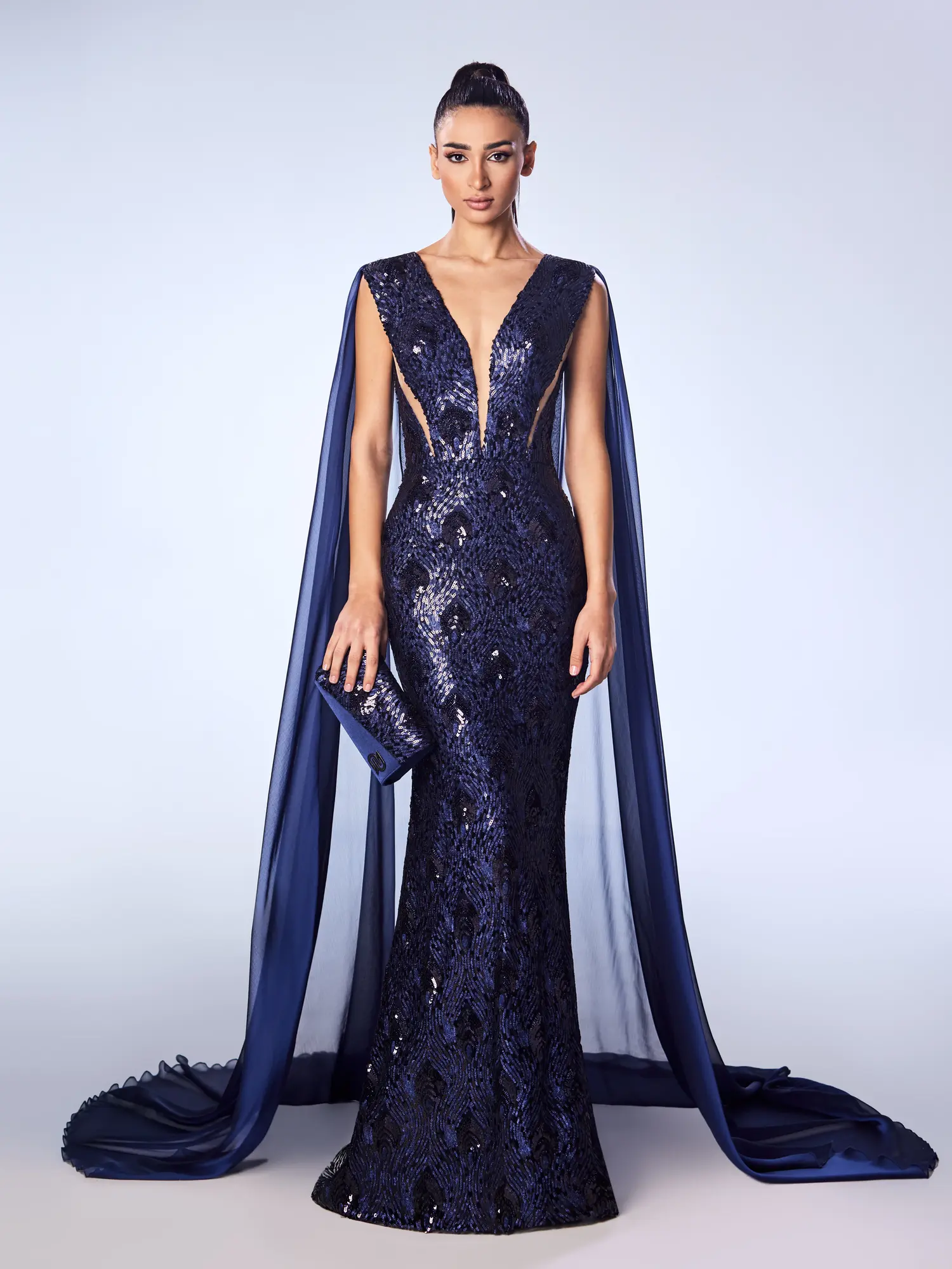 FW41 -V-NECK and Sleeveless Sequin Bdeaded GownNavy US 01