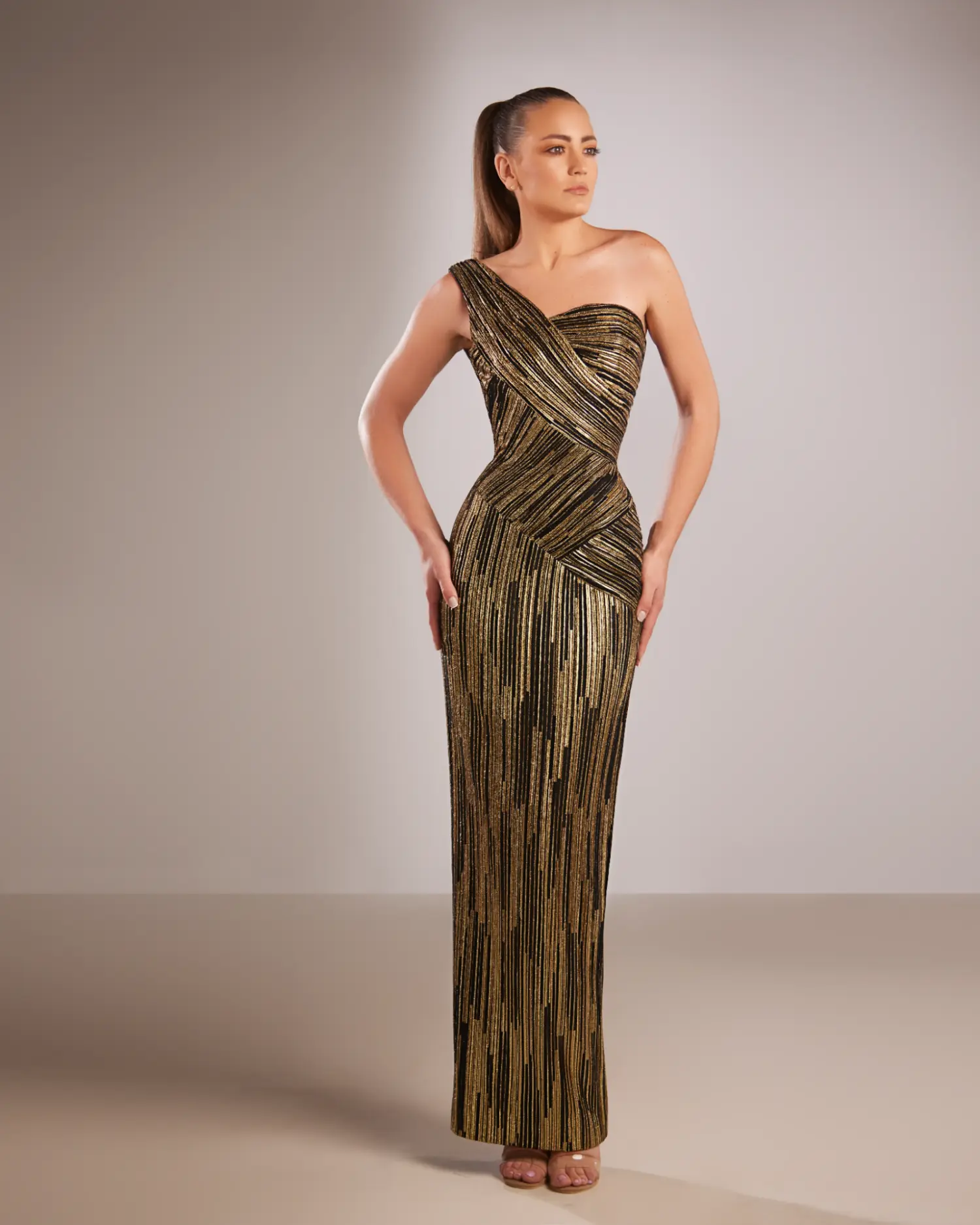 FW193-  One-shoulder gradient mesh gown Gold US 01